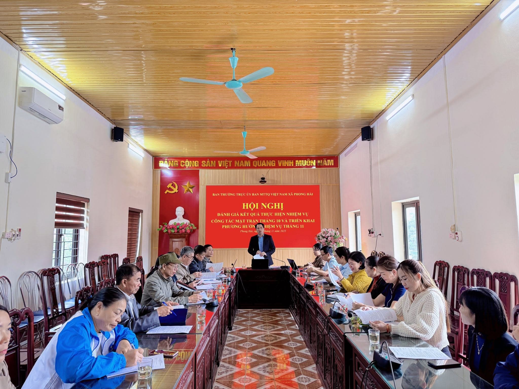 Ban Thường trực Ủy ban MTTQ Việt Nam xã Phong Hải tổ chức Hội nghị đánh giá kết quả công tác tháng 10, triển khai nhiệm vụ tháng 11 và triển khai nội dung tổ chức Ngày hội Đại đoàn kết toàn dân tộc năm 2025