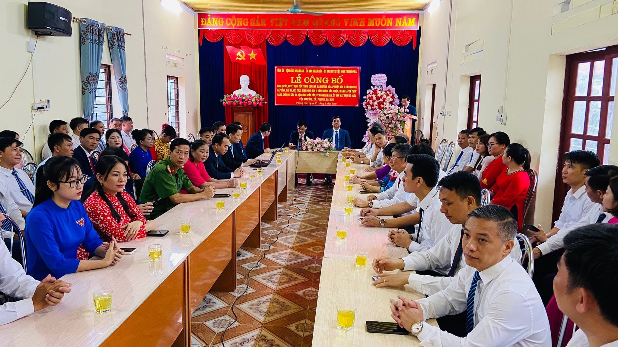 XÃ PHONG HẢI TỔ CHỨC LỄ CÔNG BỐ CÁC NGHỊ QUYẾT, QUYẾT ĐỊNH CỦA TRUNG ƯƠNG VÀ TỈNH VỀ SÁP NHẬP ĐƠN VỊ HÀNH CHÍNH, THÀNH LẬP TỔ CHỨC ĐẢNG, CHỈ ĐỊNH CẤP ỦY, HĐND, UBND, MTTQ TỈNH, XÃ, PHƯỜNG